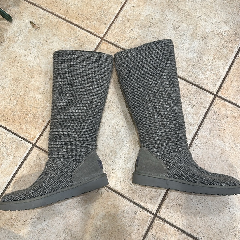 EUC UGG classic cardy boots US 9 - Picture 4 of 7